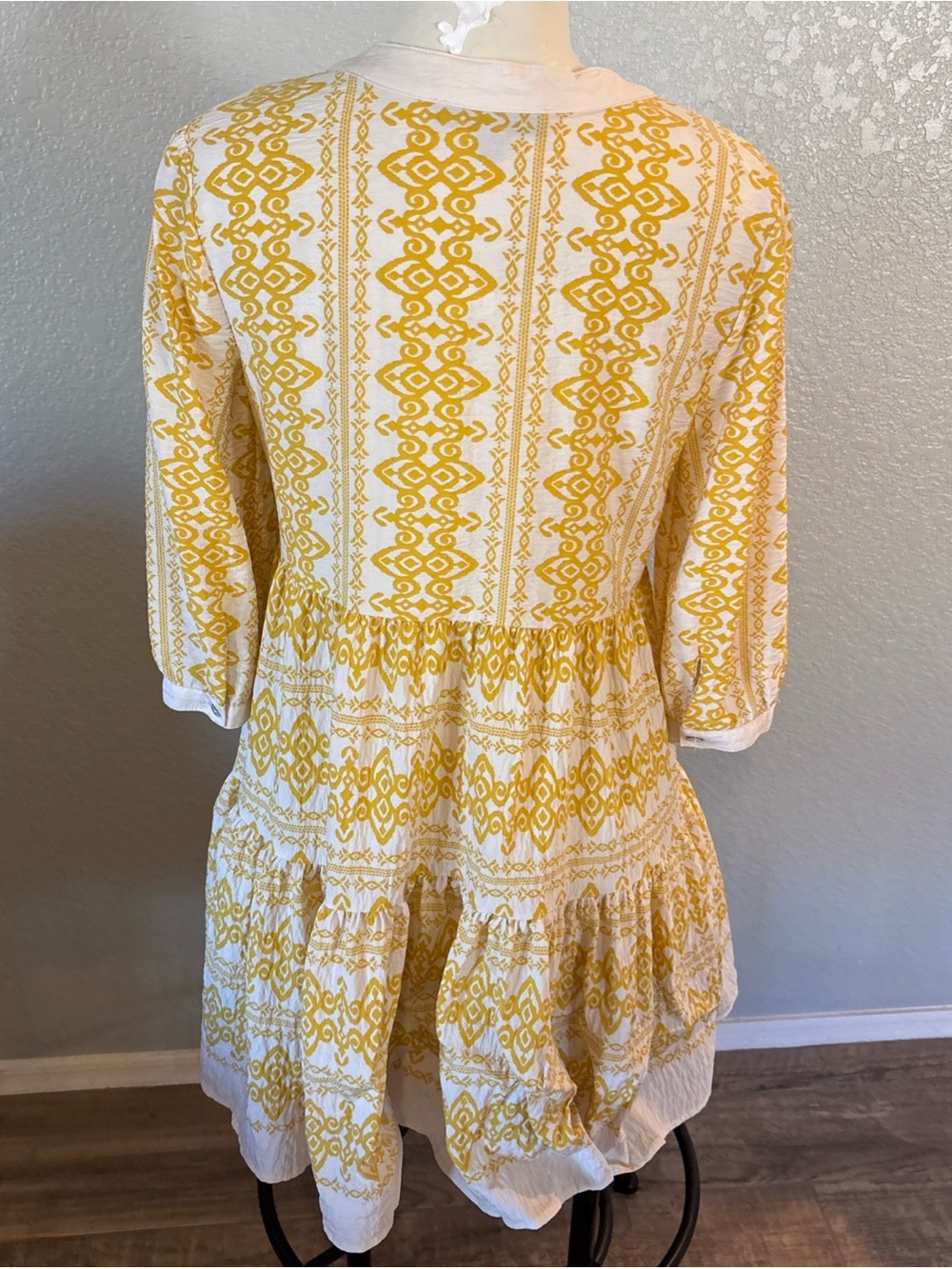 Yellow Patterned Tiered Midi Dress with V-Notch Neck - Picture 4 of 10